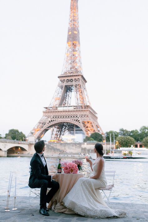 Paris Wedding Theme, Parisian Wedding Dress, Wedding Redo, Paris Elopement Photography, Eiffel Tower Wedding, Elopement Venues, Paris Engagement Photos, Wedding Paris, Paris Engagement