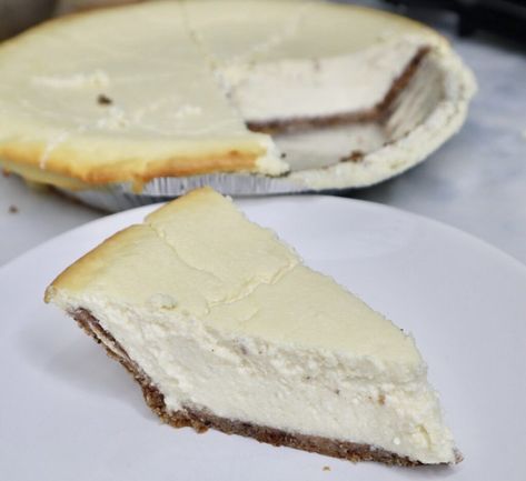 Cottage Cheese & Greek Yogurt Cheesecake Low Calorie Cheesecake, Cottage Cheese Dessert Recipes, Greek Yogurt Dessert, Greek Yogurt Cheesecake, Yogurt Cheesecake, Cottage Cheese Recipes Healthy, Cottage Cheese Desserts, Yogurt Dessert, Healthy Cheesecake