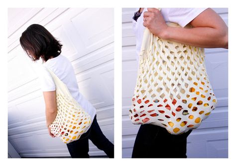 delia creates: Green...Easy Knit Produce Bag made from old t-shirts. Great for hanging onions and potatoes in...they like air circulation! Old Tee Shirts, Reusable Produce Bags, Diy Tote, Diy Upcycling, Recycled T Shirts, Tshirt Bag, Bag Diy, Diy Tote Bag, Tshirt Crafts