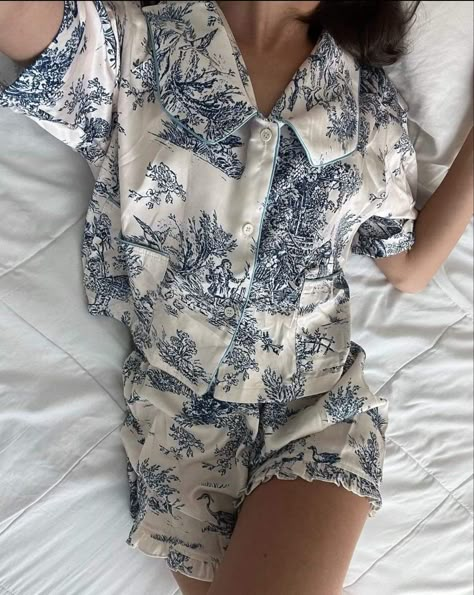 Cute Bath Robe, Cute Nightwear Dress, Home Dress Comfy, Comfy Home Outfits, Cute Pyjama, Comfy Nightwear, Cute Nightwear, Nightwear Outfits, Her Drawing