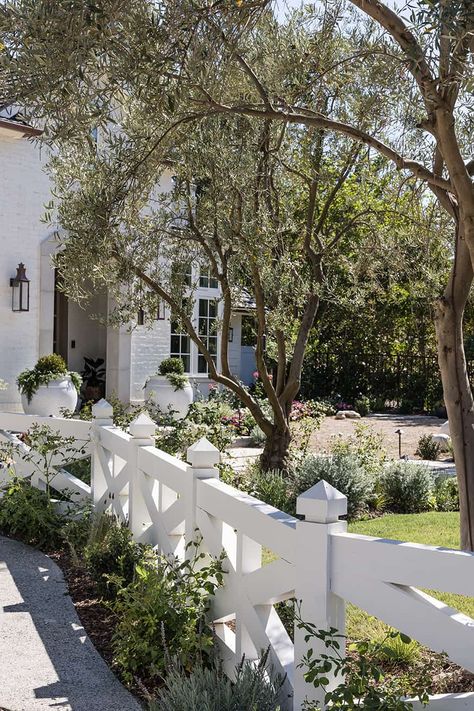 White Exterior House Landscaping, Arbor Front Of House, Shallow Backyard Design, Farmhouse With Fence, Exterior Front Entrance Ideas, Front Yard Layout, Front Fence Ideas, Front Yard Fence Ideas, Mindy Gayer Design