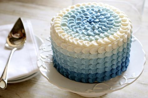 Tårta Design, Buffet Dessert, Petal Cake, Ombre Cake, Ruffle Cake, Blue Cakes, White Ombre, Kue Ulang Tahun, Bakery Business