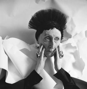 Edith Sitwell was born in Scarborough, Yorkshire, the only daughter of the eccentric Sir George Sitwell, 4th Baronet, of Renishaw Hall; he was an expert on genealogy and landscaping. Her mother was the former Lady Ida Emily Augusta Denison, a daughter of the Earl of Londesborough and a granddaughter of Henry Somerset, 7th Duke of Beaufort. She claimed a descent through female lines from thePlantagenets. Edith Sitwell, Diana Cooper, English Fashion, Cecil Beaton, Henri Cartier Bresson, Black And White Photograph, My Fair Lady, Advanced Style, Gerson