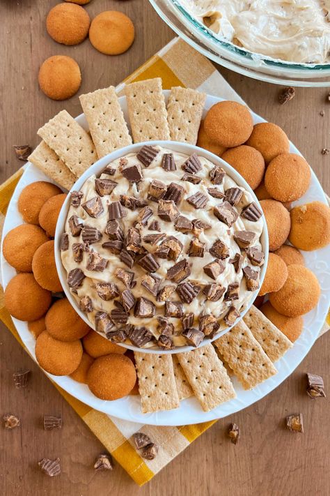 Reeses Peanut Butter Ball Dip, Reeses Dip Peanut Butter Cups, Reeses Peanut Butter Cup Dip, Reese’s Peanut Butter Dip Recipe, Reese Peanut Butter Fudge, Yummy Dips Appetizers, Party Dips Dessert, Easy Snacks For A Party Desserts, Easy Party Food Dessert