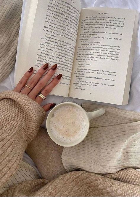 Studera Motivation, Reading Motivation, Bookstagram Inspiration, Winter Books, Vision Board Photos, Vision Board Pictures, Oak And Fort, Reading A Book, Coffee And Books