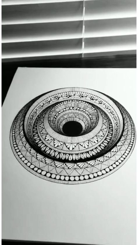 Optic Illusion, Carillons Diy, Chest Tattoo Ideas, Chest Hair, Mandala Doodle, Easy Mandala Drawing, Mandala Art Therapy, Body Tattoo, Simple Mandala