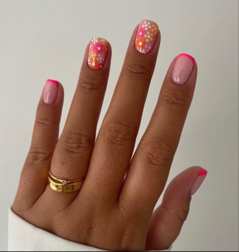 Very Short Summer Nails, Abba Nails, Short Nails With Flowers, Summer Nails Floral, Tropical Flower Nails, Flower Nail Design, Short Summer Nails, Biab Nails, Sophisticated Manicure