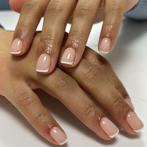 Subtle French Manicure, Short Manicured Nails, French Gel Nails, Natural Nails Manicure, Pedicure Designs Toenails, Gel French Manicure, Beauty Hacks Nails, Fall Gel Nails, Diva Nails