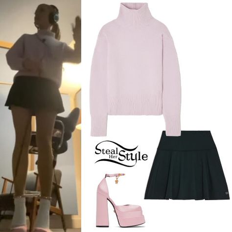 Ariana Grande: Pink Sweater and Platforms Ariana Grande Pink Sweater, Ariana Grande Style Aesthetic, Ariana Grande Style 2023, Ariana Grande 2023 Outfits, Ariana Grande Pink Outfit, Girly Outfit Inspo Aesthetic, Ariana Grande Sweater, Outfits Ariana Grande, Ariana Grande Fashion