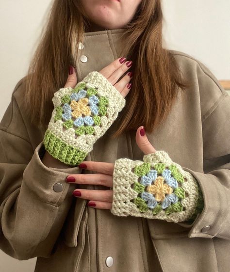 Crochet Fingerless Gloves, Granny Square Gloves, Crochet Mitten, Unisex Hand Wear For Winter, Christmas Gift, Wrist Warmer Gloves Crochet Free Pattern, Easy Crochet Gloves, Granny Square Gloves, Diy Crochet Gloves, Crochet Gloves Fingerless, Crochet Gloves Free Pattern, Gloves Free Pattern, Crochet Hand Warmers, Fingerless Gloves Crochet