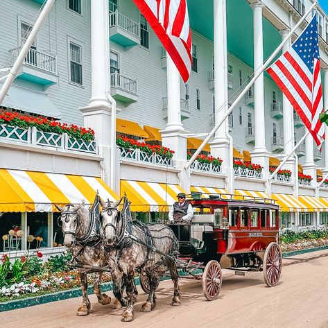 I hope you guys didn’t think I was done with Michigan content 😂😅 More moments from @grandhotelmichigan 🤍 Isn’t the Secret Garden absolutely unreal?! 😍 #secretgarden #grandhotel #grandhotelmichigan #mackinacisland #mackinac #northernmichigan #puremi #visitmichigan Mackinac Island Restaurants, Michigan Aesthetic, Mackinac Island Michigan, American States, Michigan Summer, Mackinaw City, Midwest Travel, Michigan Travel, Us Road Trip