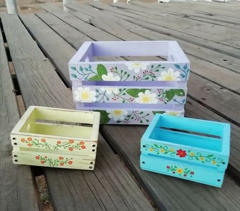 Wood Crate Painting Ideas, Painting Wooden Boxes Ideas, Wooden Crates Decor, Crate Box Ideas, Painted Crates Ideas, Crate Painting Ideas, Wooden Crate Painting Ideas, Wooden Box Painting Ideas, Wooden Crate Ideas