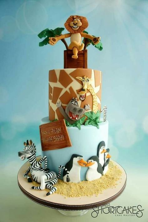 Images Of Cakes, Madagascar Cake, Madagascar Party, Safari Baby Shower Cake, Cakes For Girls, Cake Designs For Kids, Animal Birthday Cakes, Jungle Cake, Safari Cakes