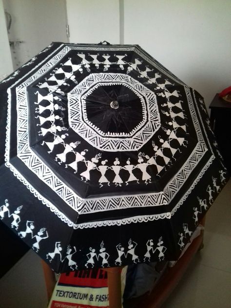 Umbrella Design Ideas Creative, Worli Painting Designs, Haldi Dress Ideas, Diy Bag Painting, Umbrella Craft, Worli Painting, Haldi Dress, Warli Painting, Indian Traditional Paintings