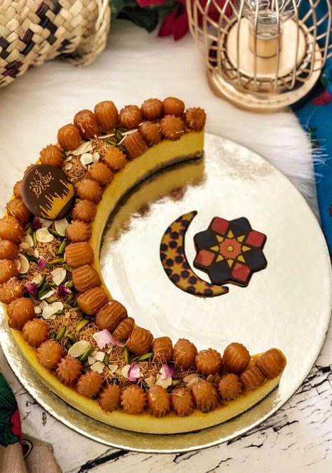 Ramadan Dessert Ideas, Date Recipes Desserts, Ramadan Recipes Iftar, Chocolate Cake Toppers, Ramadan Sweets, Plats Ramadan, Decoraciones Ramadan, Ramadan Desserts, Eid Food