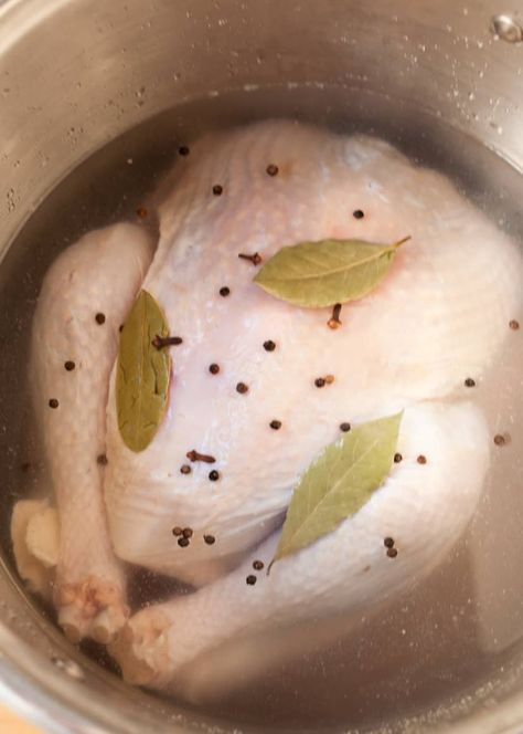 Turkey needs some help if you want to avoid a sad, mopey situation on Thanksgiving. This is where brining comes in. A brine is a basic solution of water and salt. By giving your turkey a luxurious dunk in this solution, you get a juicer, tender turkey. Here’s our easy recipe for how to brine turkey. Brine For Turkey, Best Turkey Brine, Easy Turkey Brine, Paleo Turkey, Salt Brine, Turkey Brine Recipes, Roast Turkey Recipes, How To Make Turkey, Turkey Brine