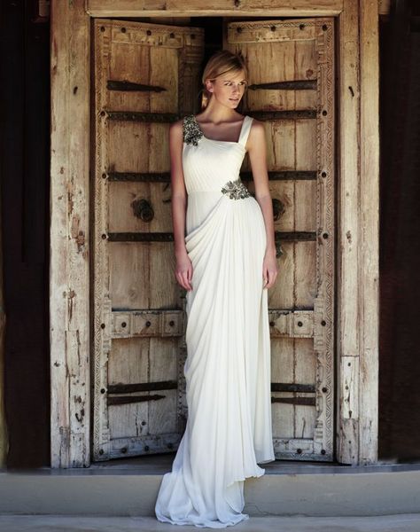 vintage inspired wedding gowns retro glam brides by Amanda Wakely 8 *neat idea for bridesmaid dress* Ancient Greek Wedding Dress, Ancient Greek Wedding, Greek Wedding Dress, 1920s Wedding Dress, Vintage Inspired Wedding Gown, Grecian Wedding, Africa Wedding, Women In White, Glam Bride