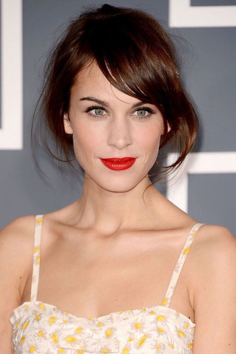 How to Style Side Swept Bangs Like 30 of the Chicest Celebrities | I AM & CO® Alexa Chung Haircut, Alexa Chung Hair, Alex Chung, Light Bangs, Hair Fair, Makeup Dark, Bangs For Round Face, Swept Bangs, Bangs With Medium Hair