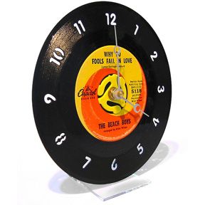 Record clock Vinyl Record Projects, Vinyl Record Crafts, Record Crafts, Vinyl Record Clock, Old Vinyl Records, Old Records, Record Clock, Vinyl Record Art, Diy Clock Wall