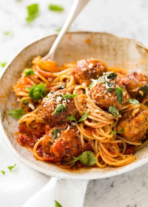 Plump, juicy BAKED Chicken Meatballs and Spaghetti! They come out golden brown on the outside, and so soft and juicy on the inside. www.recipetineats.com Meatball Pasta Recipes, Pawpaw Recipes, Meatballs And Spaghetti, Ground Chicken Meatballs, Tin Eats, Baked Meatball Recipe, Baked Chicken Meatballs, Juicy Baked Chicken, Chicken Meatball Recipes