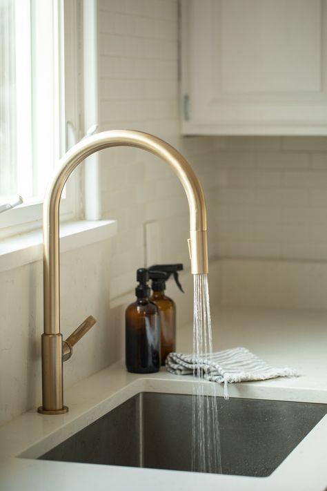 Affordable and Timeless Kitchen Faucet Round-Up (And What We Chose!) - Full Hearted Home Chrome Faucet Brass Hardware, Kitchen Faucet Ideas Design Trends, Kitchen Faucets 2024, Amber Lewis Kitchen, Kitchen 2025, Office Toilet, Kitchen Faucet Design, Farmhouse Sink Faucet, Timeless Kitchen