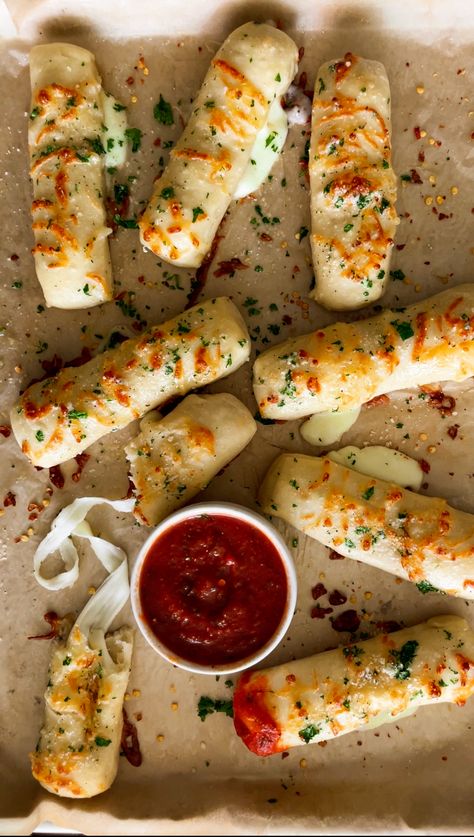 Homemade Cheese Stuffed Breadsticks, Food Inspo Recipes, Cheese Filled Breadsticks, Food Cravings Savory, Stuffed Cheese Bread, Cheese Stuffed Breadsticks, Food Cravings Healthy, Cheese Stuffed Pizza, Stuffed Breadsticks