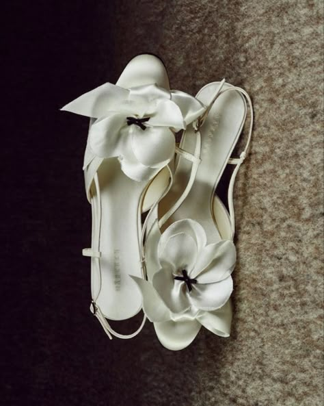 Wedding Shoes Vintage, Perfect Wedding Shoes, Shoe Inspo, Wedding Mood, Dreamy Wedding, Vintage Bridal, Pretty Shoes, Dream Shoes, White Shoes