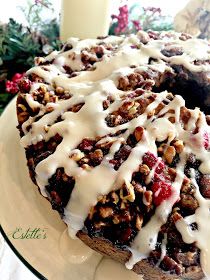 Estelle's: CHRISTMAS CRANBERRY PECAN COFFEE CAKE Christmas Coffee Cake, Christmas Bars, Christmas Breads, Cranberry Coffee Cake, Pecan Coffee Cake, Christmas Cranberry, Breakfast Coffee Cake, Xmas Recipes, Christmas Eats