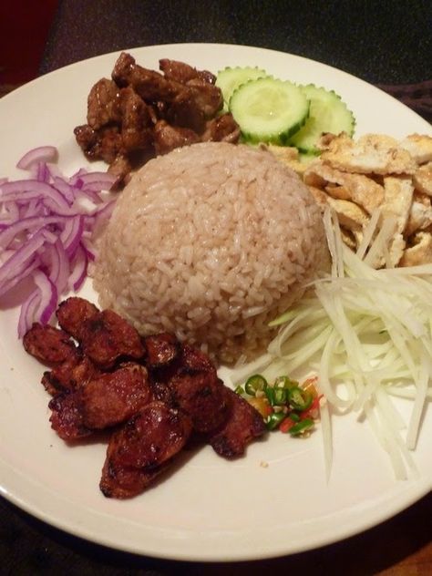 I Wish I Was in Thailand: Khao Kluk Kapi (Shrimp Paste Fried Rice with Toppings) Fried Rice Thai, Street Food Recipes, Fried Rice Dishes, Thai Street Food Recipes, Eat Thai, Chinese Sausage, Sweet Pork, Shrimp Paste, Thai Street Food