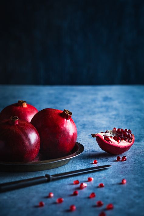 Pomegranate Photography, Pomegranate Photo, Pomegranate Moodboard, Pomegranate Texture, Pomogranette Photography, Pomegranate Wedding, Food Photography Fruit, Christmas Food Photography, Vegetables Photography