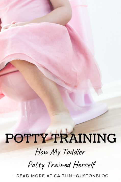 How My Toddler Potty Trained Herself Potty Training Methods, Baby Trivia, Potty Training Girls, Newborn Sleep Schedule, Toddler Potty, Starting Potty Training, Toddler Potty Training, Potty Training Chart, Potty Training Tips