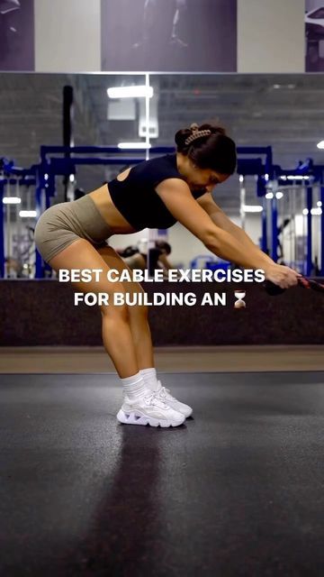 Kazzandra on Instagram: "Best cable back exercise for building an ⌛️👏🏽 Try this as a full workout or individually on your next upper body day! Tip: During the back exercises where you are pulling (rows, + pull downs) focus on driving with your elbows and avoid pulling with your biceps. This small tip has made a huge difference for me💪🏽" Back Cable Workout, Lat Workout, Upper Body Day, Back And Bicep Workout, Back Exercise, Workout Gym Routine, Cable Workout, Full Workout, Trening Fitness