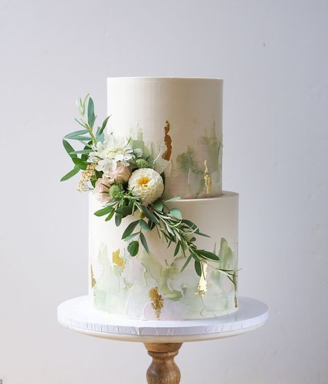 Cake White And Gold, Wedding Cake Green, Gold Buttercream, Outside Party, 2 Tier Wedding Cakes, Green Wedding Cake, Green Cake, Fresh Flower Cake, Buttercream Wedding Cake