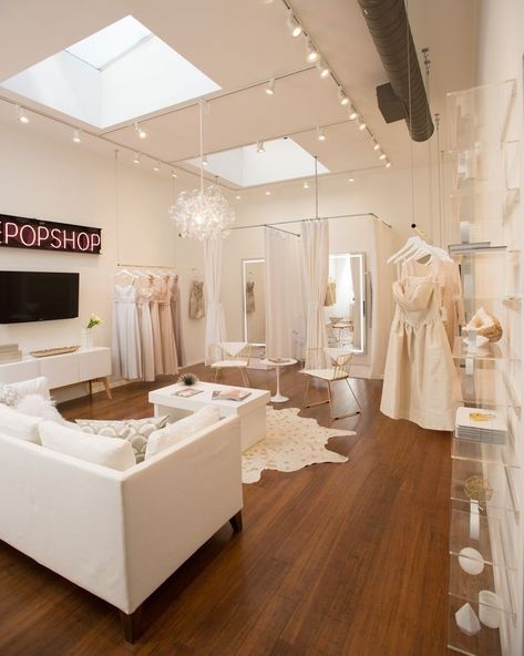 Bridal Shop Interior, Bridal Shop Decor, Bridal Shop Ideas, Bridal Boutique Interior, Suite Decor, Display Visual Merchandising, Fitting Rooms, Dream Jobs, Interior Vintage