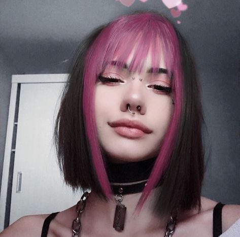 Short Egirl Hair, Alt Hair Dye Ideas Short Hair, Alternative Hair Dye Ideas, Aesthetic Hair Color Ideas, Egirl Hair Dye, Egirl Hairstyle Color, Underside Hair Dye, Alt Girl Hair, Hair Dye Patterns