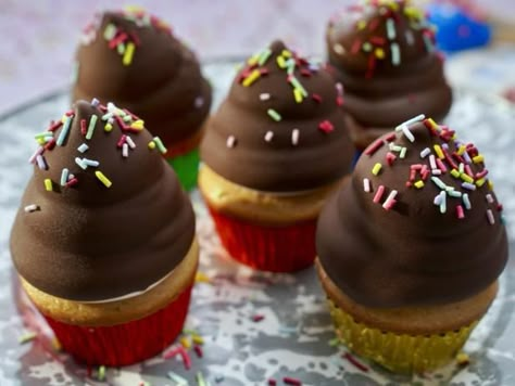 Chocolate PBJ Cupcakes Pb&j Cupcakes, Pbj Cupcakes, Hamburger Mac, Cabin Recipes, Hamburger Mac And Cheese, Dessert Muffins, Girl Meets Farm, Strawberry Cupcake Recipes, Farm Recipes