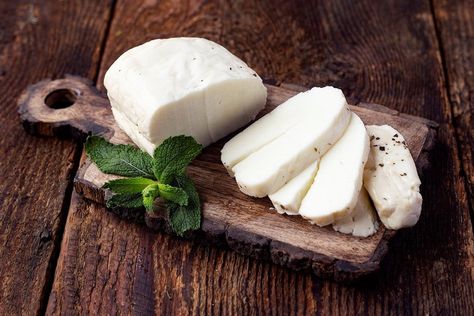 All About Halloumi, the Cheese Perfect for the Grill (and So Much More) What Is Halloumi, Cooking Halloumi, Fried Halloumi, Halloumi Cheese, Greek Cheese, Grilled Halloumi, Irish Butter, Cheese Maker, Cheese Curds