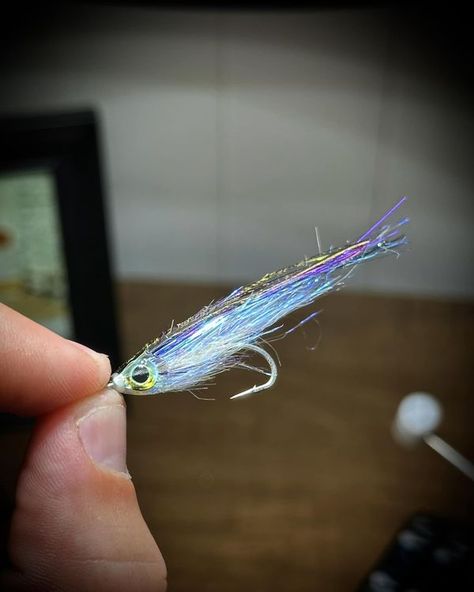 Realistic fly tying | Smelt | Facebook Fly Fishing Nymphs, Fly Fishing Flies Pattern, Saltwater Flies, Trout Flies, Fly Fishing Flies, Fly Tying Patterns, Earth Wind, Fly Fishing Rods, Fishing Stuff