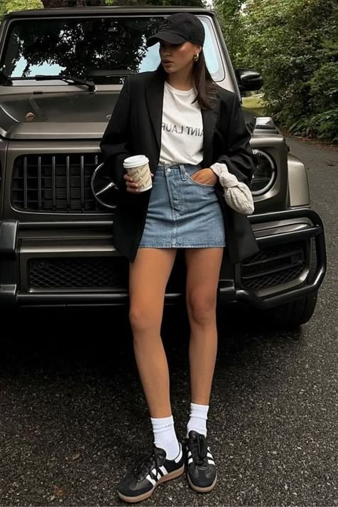 Outfits que combinan perfecto con tus Adidas Samba negras | Es la Moda Adidas Samba Outfits, Samba Outfits, Looks Adidas, 00s Mode, Adidas Samba Outfit, Samba Outfit, Skandinavian Fashion, Casual Day Outfits, Looks Street Style