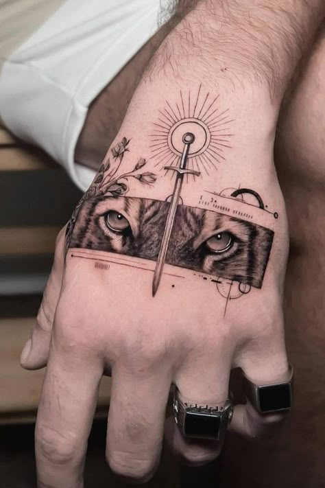 Meaningful Tattoos For Men, Geometric Tattoo Sleeve Designs, Mangas Tattoo, Rose Tattoos For Men, Finger Tattoo For Women, Cool Tattoos For Guys, Cool Small Tattoos, Small Hand Tattoos, Small Tattoos For Guys