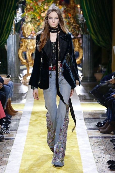 Boho Rocker, Moda Hippie, Runway Fashion Couture, Model Walks, Roberto Cavalli, Fashion Killa, Couture Fashion, Runway Fashion, Aesthetic Clothes