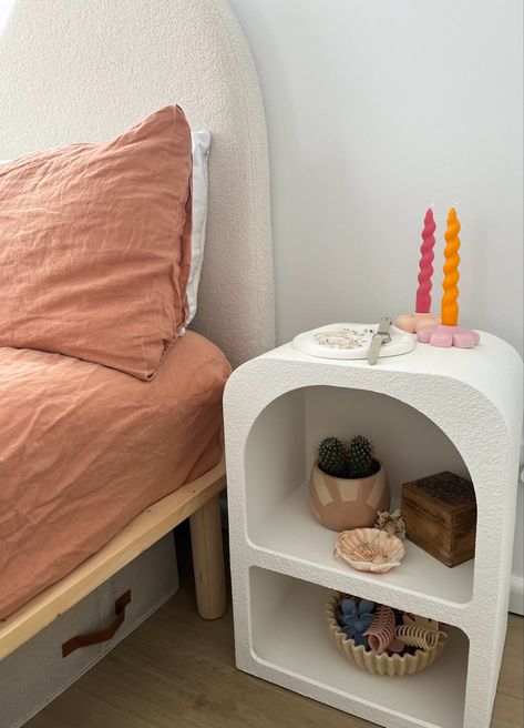 Bedside Table Aesthetic, Cool Bedside Tables, Mini Bedside Table, Bedside Table Styling, Spare Bedroom, Cozy Decor, Bedroom Designs, Furniture Pieces, Bedroom Inspo