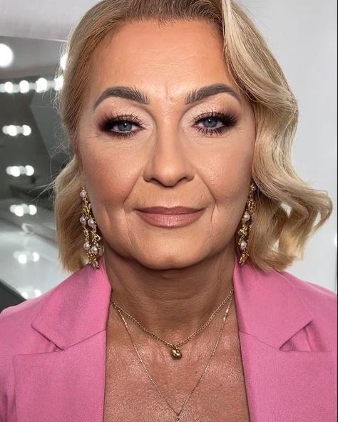 Classy Makeup Looks, Makeup Looks Eyeliner, Makeup For 60 Year Old, Mothers Makeup, Mother Of Bride Makeup, Glam Bride Makeup, Makeup Wrinkles, 20 Makeup, Makeup Over 50