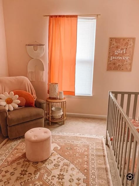 Retro Nursery Girl, Home Decorating Styles, Boho Baby Nursery, Big Girl Bedrooms, Baby Room Themes, Yellow Nursery, Toddler Girl Room, Nursery Room Design, Girl Nursery Room