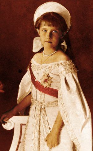 Aristocracy Fashion, Russian Aristocracy, Anastasia Nikolaevna, Familia Romanov, Anastasia Dress, Alexei Romanov, Romanov Sisters, Anastasia Romanov, House Of Romanov