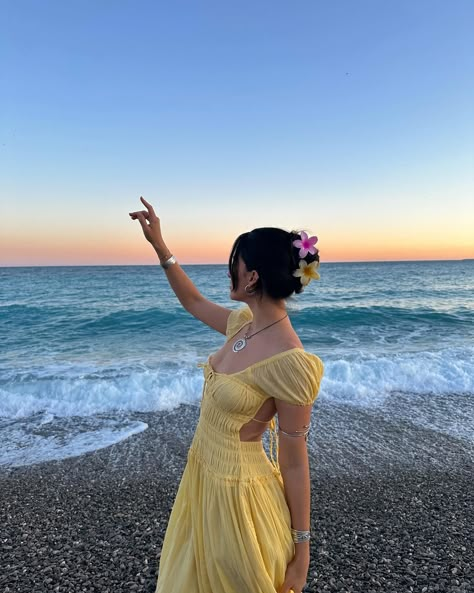 twirling under cotton candy skies 🥹💘🌊✨🎀💅🏼 Candy Dress Aesthetic, Dress Sunset Photoshoot, Sunrise Dress Photoshoot, Cotton Candy Outfit, Beach Dress Pictures, Cotton Candy Sunset Aesthetic, Cotton Candy Clothes, French Girl Aesthetic, Aesthetic Story