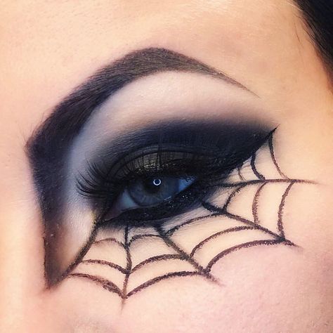 70 Spiderweb Eye Makeup ideas To Try 2019 Halloween Nem Halloween Makeup, Spiderweb Eyeliner, Pelottava Halloween, Maquillage Halloween Simple, Makeup Zombie, Halloweenský Makeup, Halloween Make-up Looks, Eyeliner Tips, Modern Makeup