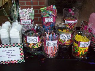 Candy bar 90s Candy Bar Party Ideas, Candy Bars Ideas, Sweet 16 Candy Bar, 90s Theme Party Decorations, 80s Candy, Bars Ideas, 90s Party Ideas, Sweet 16 Candy, Decades Party