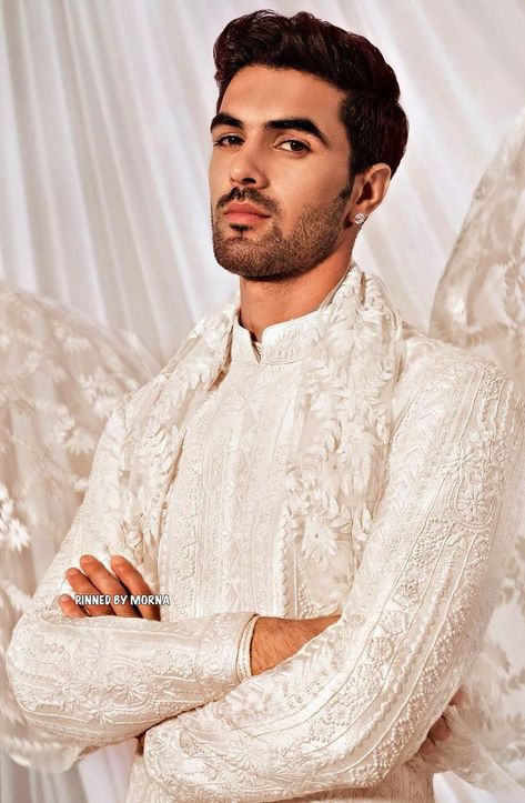 Manish Malhotra - India 🇮🇳 Manish Malhotra Sherwani, Chelsea Boots Men Outfit, Boots Men Outfit, Wedding Outfits For Groom, Indian Groom Wear, Mens Kurta Designs, Indian Men Fashion, Dress Suits For Men, Manish Malhotra