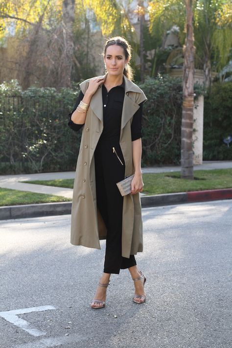 Sleeveless coat Sleeveless Duster Outfit, Long Vest Outfit Summer, Duster Vest Outfits, Sleeveless Coat Outfit, Long Vest Outfit, Duster Outfit, Sleeveless Trench Coat, Long Outerwear, Sleeveless Trench